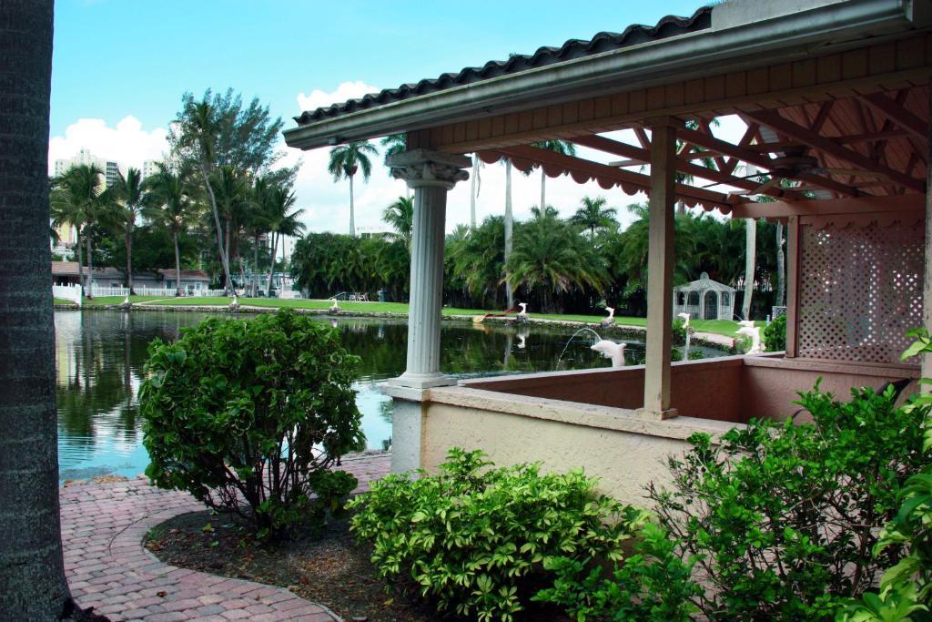 מלון פורט מאיירס Rock Lake Not Open Due To Hurricane Damages מראה חיצוני תמונה