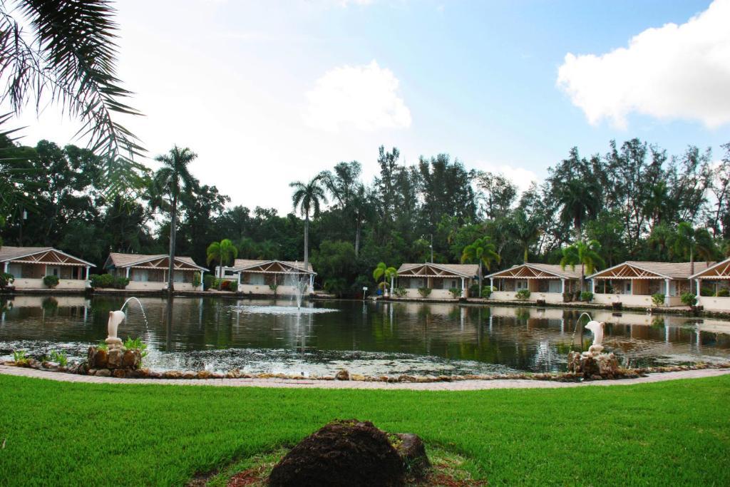 מלון פורט מאיירס Rock Lake Not Open Due To Hurricane Damages מראה חיצוני תמונה