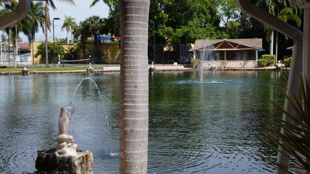 מלון פורט מאיירס Rock Lake Not Open Due To Hurricane Damages מראה חיצוני תמונה
